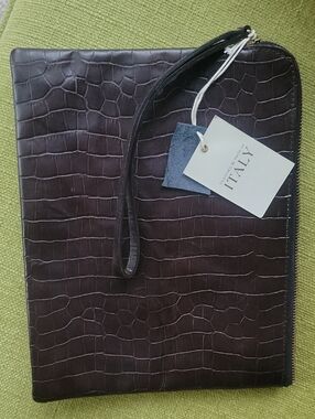 PUNTO FIBBIA Leather Croc-Embossed Wristlet Clutch -
